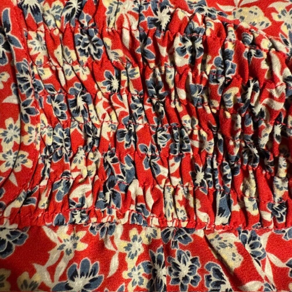 Adrienne Vittadini Womens Smocked Shoulder L Red Blouse Blue White Flowers NWOT - Picture 3 of 10